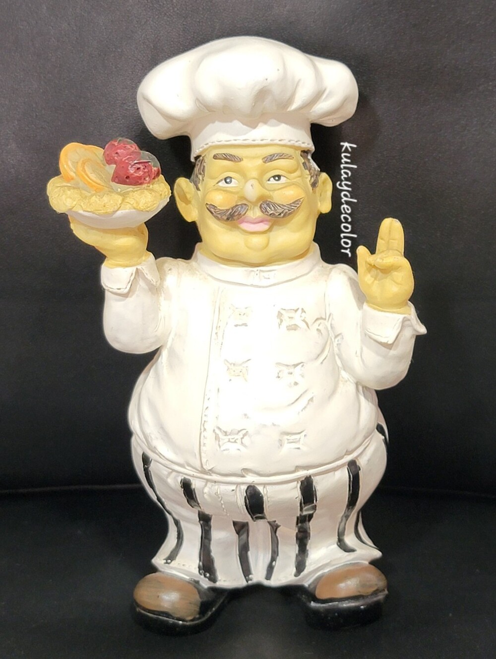 Vintage Resin Chef Figurine Holding Strawberry Topped Pastry 6.25" Kitchen Baker